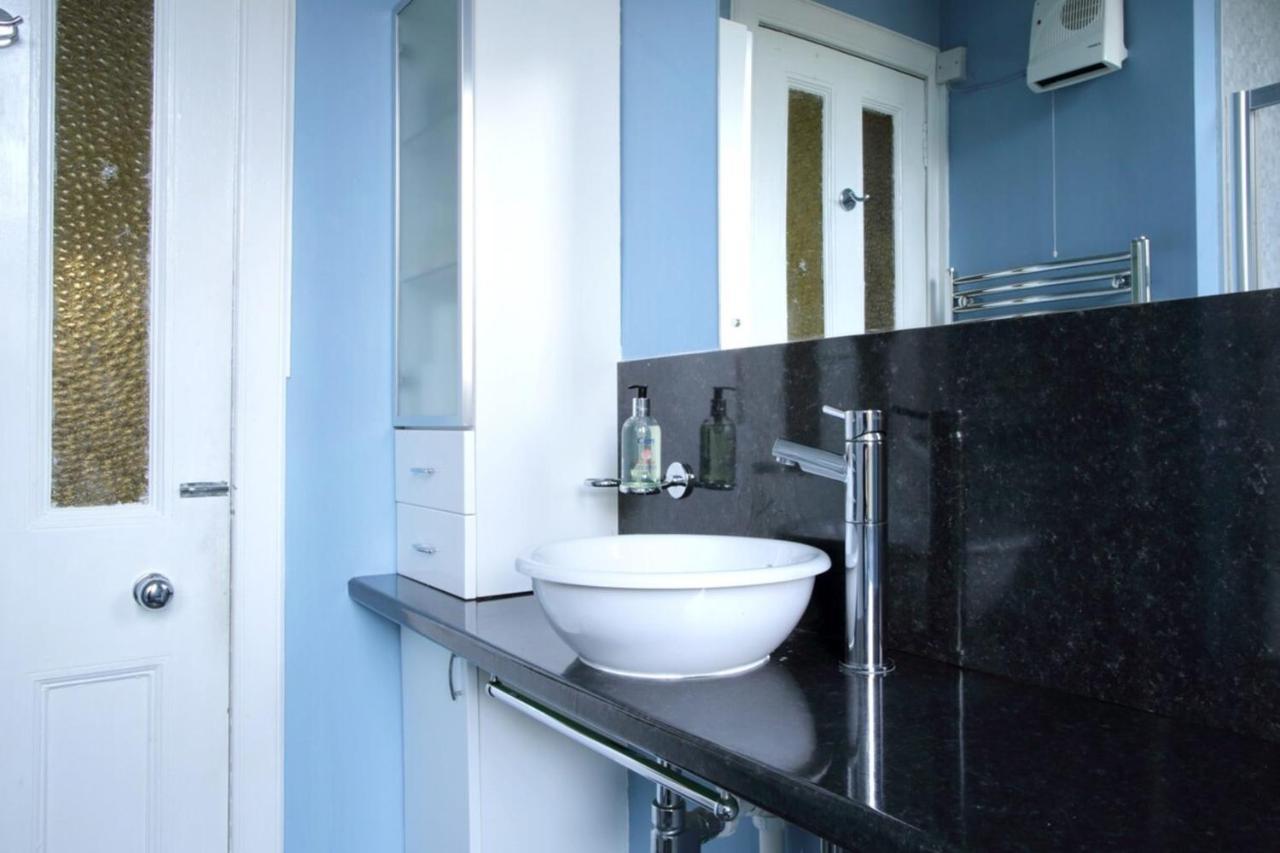 Central And Spacious 2 Bedroom Flat With Garden Эдинбург Экстерьер фото